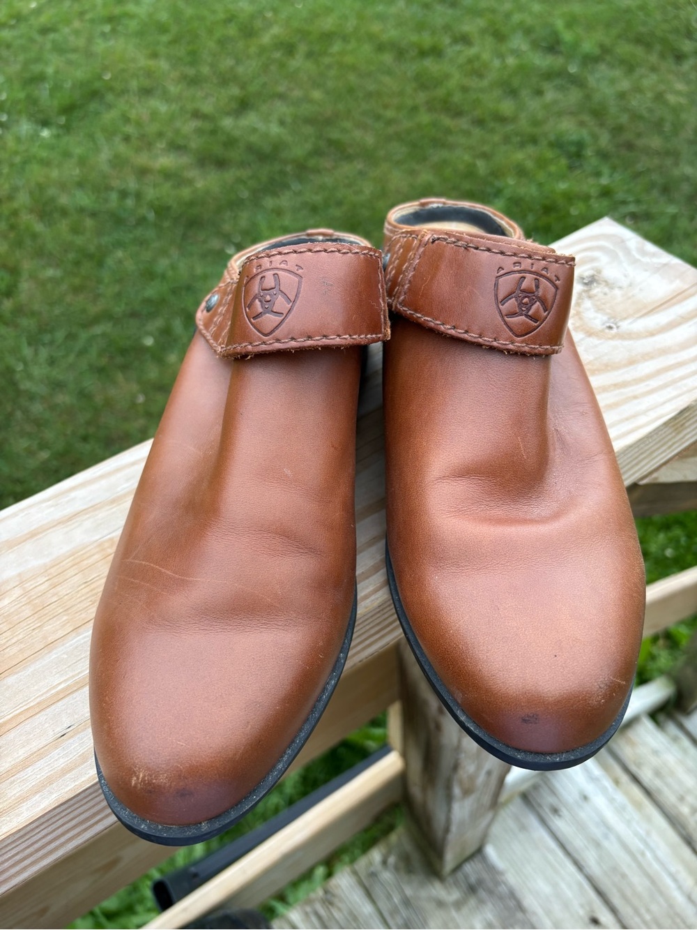 Ariat women’s  Slip-On Leather Clogs in Chestnut Brown